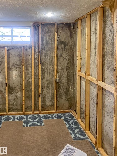 10972 35 Avenue Nw, Edmonton, AB - Indoor