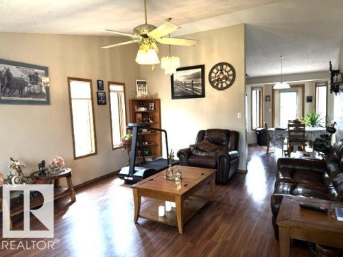 212 West Liberty Crescent, Millet, AB - Indoor Photo Showing Living Room
