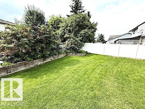 fully fenced for the kids and your 4 legged friends - 212 West Liberty Crescent, Millet, AB - Outdoor