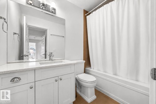 12620 106 Avenue Nw, Edmonton, AB - Indoor Photo Showing Bathroom
