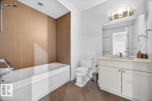 12620 106 Avenue Nw, Edmonton, AB - Indoor Photo Showing Bathroom
