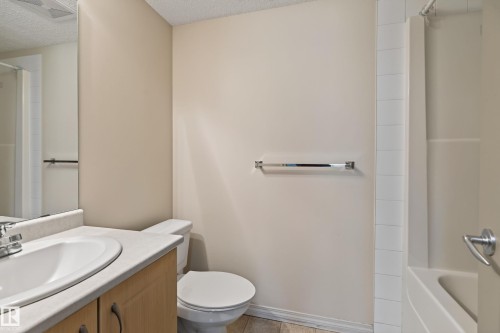#104 13907 136 St Nw, Edmonton, AB - Indoor Photo Showing Bathroom