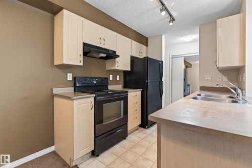 #104 13907 136 St Nw, Edmonton, AB - Indoor Photo Showing Kitchen With Double Sink
