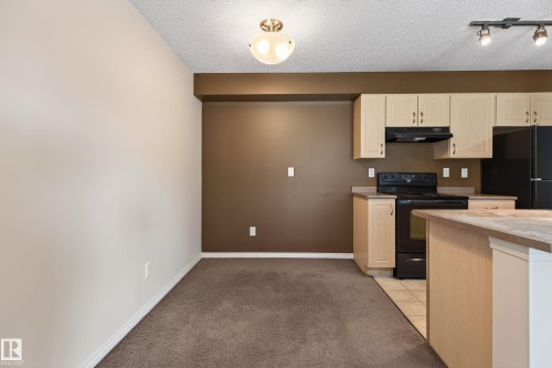 #104 13907 136 St Nw, Edmonton, AB - Indoor Photo Showing Kitchen