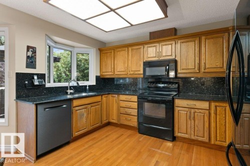 15 Lucien Drive, St. Albert, AB - Indoor Photo Showing Kitchen