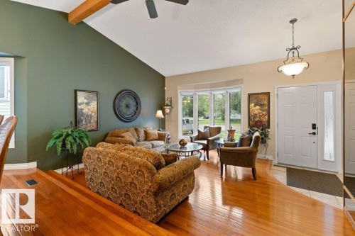 15 Lucien Drive, St. Albert, AB - Indoor Photo Showing Living Room