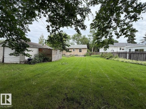 7607 83 Avenue Nw, Edmonton, AB - Outdoor