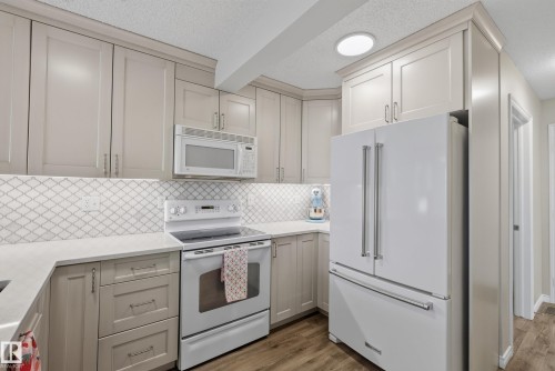 76 Leyland Way, Spruce Grove, AB - Indoor Photo Showing Kitchen