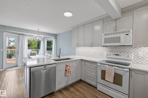 76 Leyland Way, Spruce Grove, AB - Indoor Photo Showing Kitchen With Double Sink