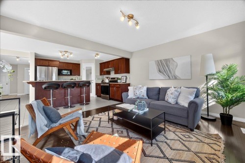 18069 89 Street Nw, Edmonton, AB - Indoor Photo Showing Living Room