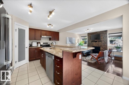 18069 89 Street Nw, Edmonton, AB - Indoor Photo Showing Kitchen