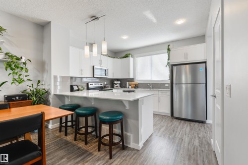 2617 Maple Way Nw, Edmonton, AB - Indoor Photo Showing Kitchen With Upgraded Kitchen