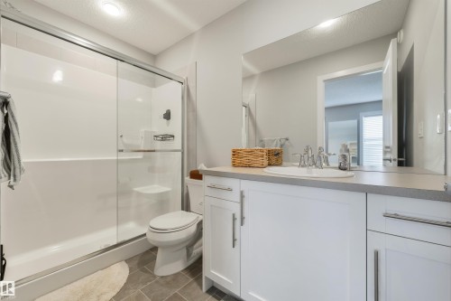 2617 Maple Way Nw, Edmonton, AB - Indoor Photo Showing Bathroom