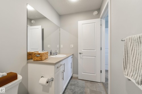 2617 Maple Way Nw, Edmonton, AB - Indoor Photo Showing Bathroom