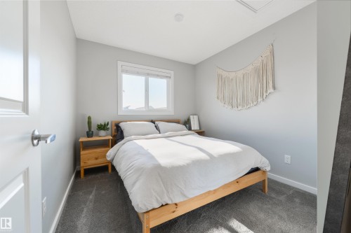 2617 Maple Way Nw, Edmonton, AB - Indoor Photo Showing Bedroom