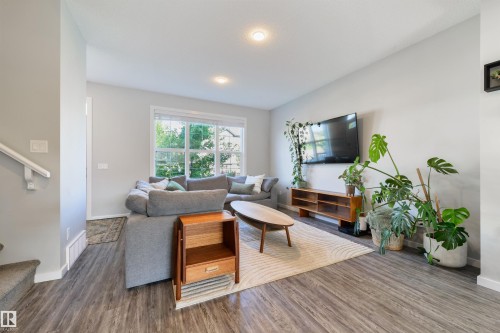 2617 Maple Way Nw, Edmonton, AB - Indoor Photo Showing Living Room