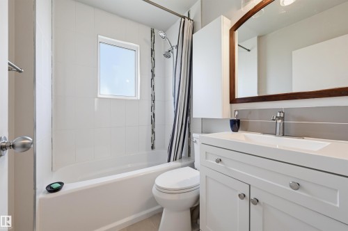 11502 127 Street Nw, Edmonton, AB - Indoor Photo Showing Bathroom