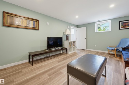 11502 127 Street Nw, Edmonton, AB - Indoor Photo Showing Living Room