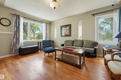 11502 127 Street Nw, Edmonton, AB - Indoor Photo Showing Living Room