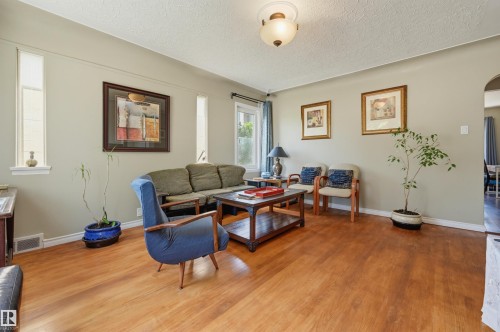11502 127 Street Nw, Edmonton, AB - Indoor Photo Showing Living Room