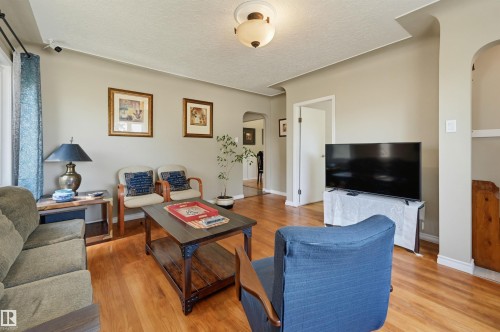 11502 127 Street Nw, Edmonton, AB - Indoor Photo Showing Living Room