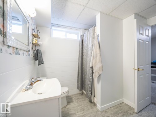 37 Springfield Crescent, St. Albert, AB - Indoor Photo Showing Bathroom