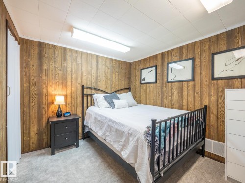 37 Springfield Crescent, St. Albert, AB - Indoor Photo Showing Bedroom