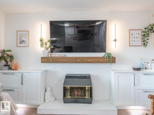 37 Springfield Crescent, St. Albert, AB - Indoor With Fireplace