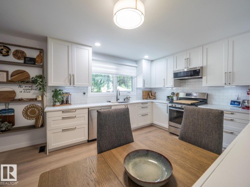 37 Springfield Crescent, St. Albert, AB - Indoor Photo Showing Kitchen With Upgraded Kitchen