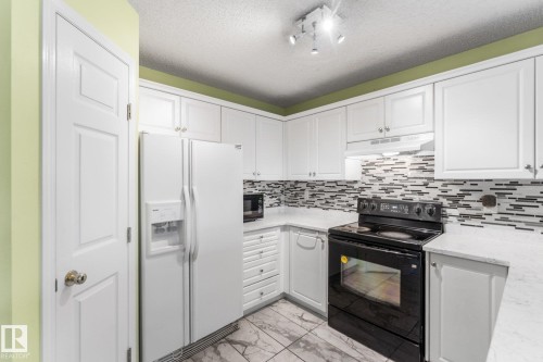 Door to the walk-in pantry - 13148 151 Avenue Nw, Edmonton, AB - Indoor Photo Showing Kitchen
