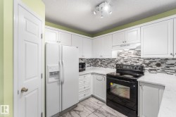 Door to the walk-in pantry - 
