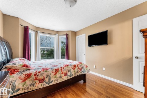 Great sized primary with bay window, walk-in in closet and 4 piece ensuite. - 13148 151 Avenue Nw, Edmonton, AB - Indoor Photo Showing Bedroom