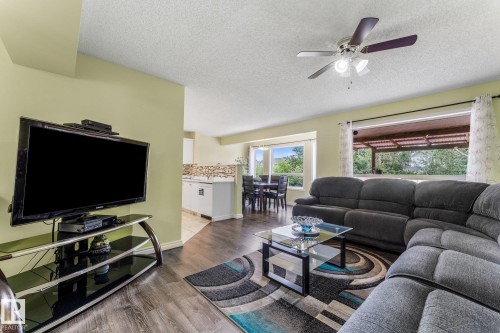 13148 151 Avenue Nw, Edmonton, AB - Indoor Photo Showing Living Room