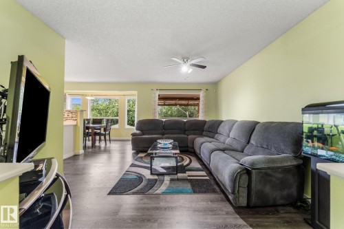 13148 151 Avenue Nw, Edmonton, AB - Indoor Photo Showing Living Room