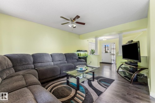 13148 151 Avenue Nw, Edmonton, AB - Indoor Photo Showing Living Room