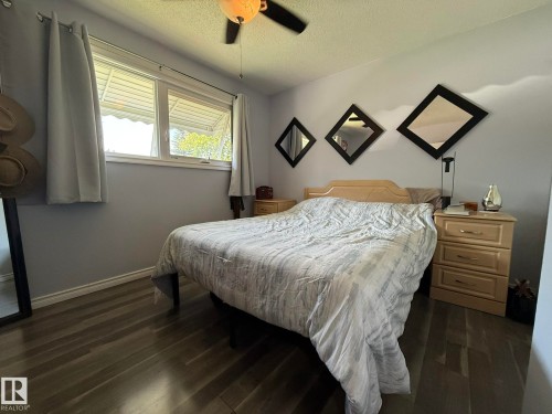 Neutral-toned bedroom featuring wood-finish flooring - 10837 155 Street Nw, Edmonton, AB - Indoor Photo Showing Bedroom