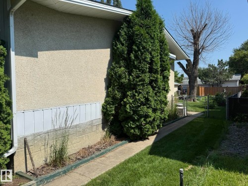 Stucco exterior with white vinyl skirting and a concrete foundation - 10837 155 Street Nw, Edmonton, AB - Outdoor