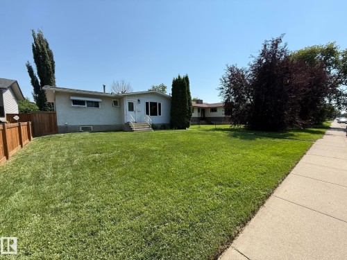 Front-facing residence with light-colored stucco exterior - 10837 155 Street Nw, Edmonton, AB - Outdoor