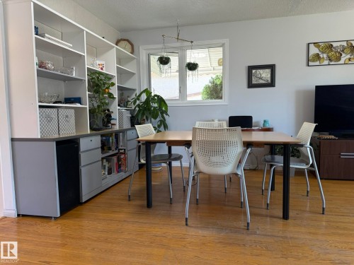Hardwood-finish flooring throughout - 10837 155 Street Nw, Edmonton, AB - Indoor