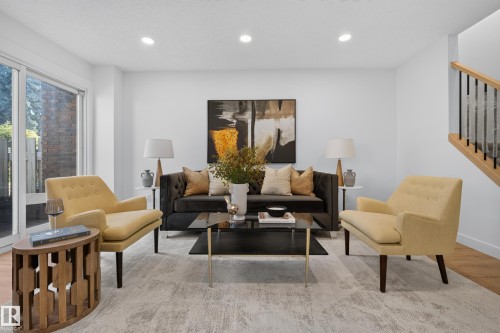 3320 130A Avenue Nw, Edmonton, AB - Indoor Photo Showing Living Room