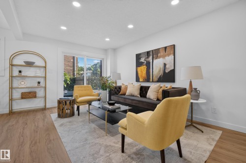 3320 130A Avenue Nw, Edmonton, AB - Indoor Photo Showing Living Room