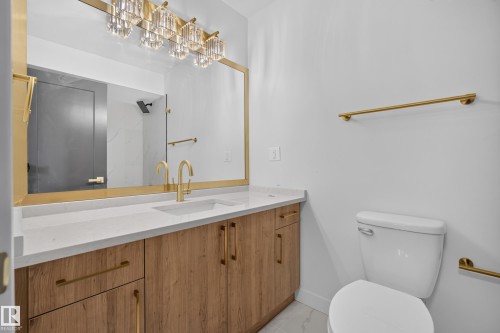 3320 130A Avenue Nw, Edmonton, AB - Indoor Photo Showing Bathroom