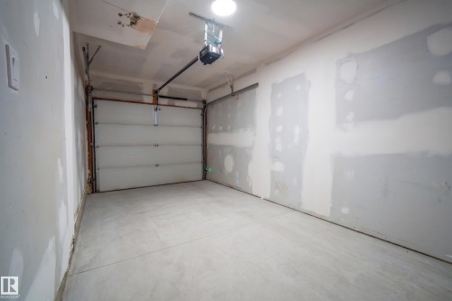 3320 130A Avenue Nw, Edmonton, AB - Indoor Photo Showing Garage