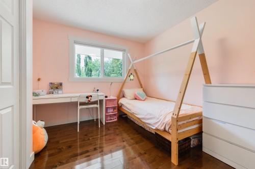 #22 54108 Rge Road 280, Rural Parkland County, AB - Indoor Photo Showing Bedroom