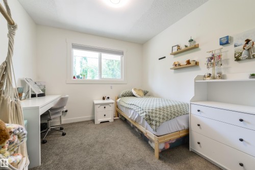 #22 54108 Rge Road 280, Rural Parkland County, AB - Indoor Photo Showing Bedroom