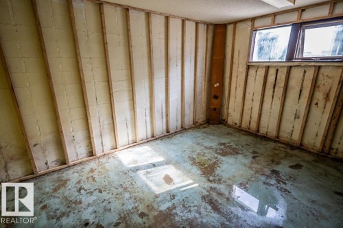 Image quality insufficient for description - 5009 47 Ave, St. Paul Town, AB - Indoor