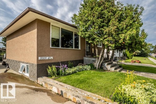 Stucco exterior with a stone-accented foundation - 5009 47 Ave, St. Paul Town, AB - Outdoor