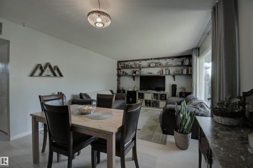 204 Mohr Avenue, Spruce Grove, AB - Indoor Photo Showing Dining Room
