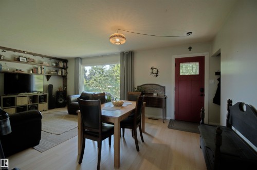 204 Mohr Avenue, Spruce Grove, AB - Indoor Photo Showing Dining Room