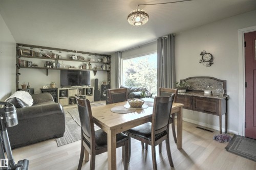 204 Mohr Avenue, Spruce Grove, AB - Indoor Photo Showing Dining Room
